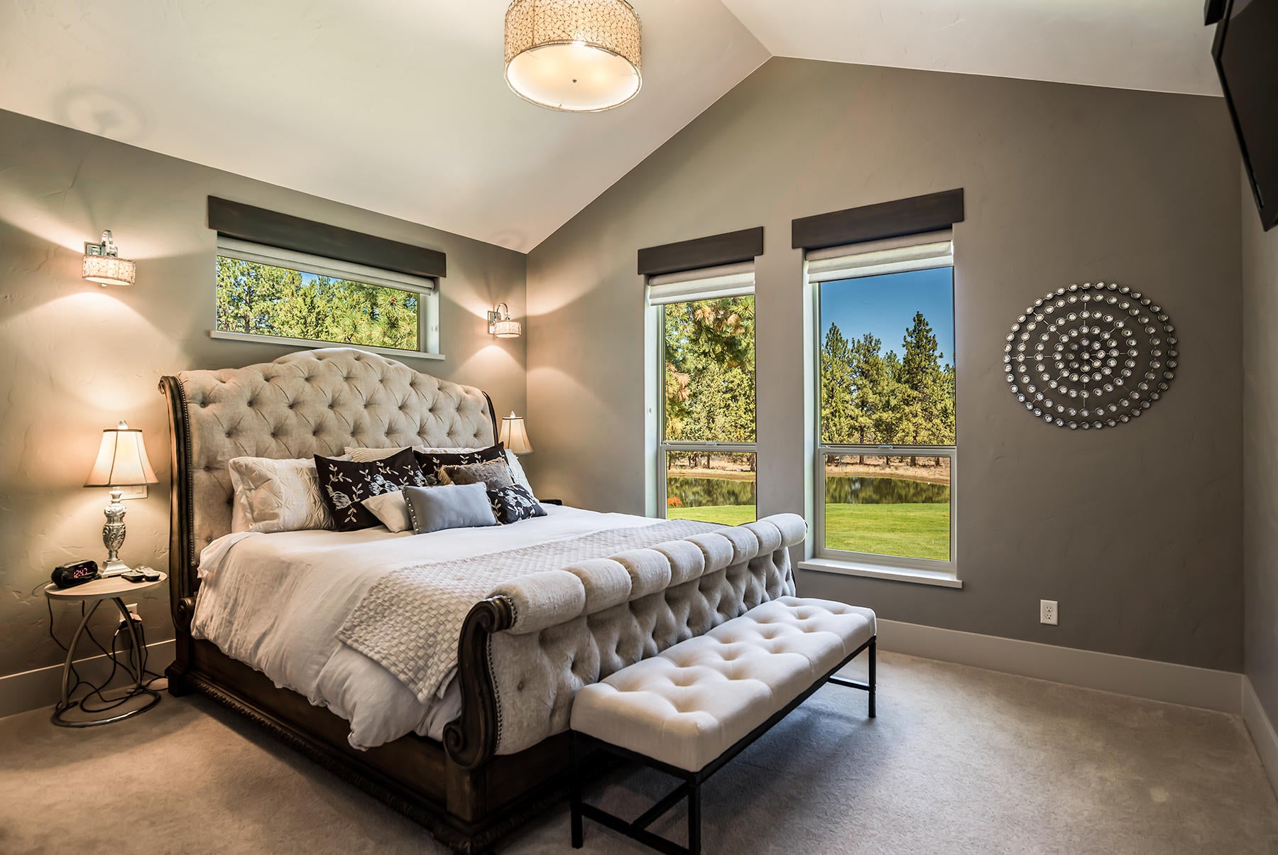 60540 Billadeau Road Bend, OR 97702 - Photo 17 of 39 18-Vaulted Main Level Master Suite