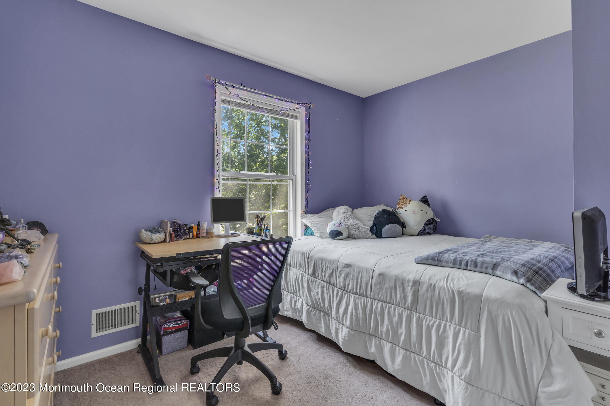 505 Leesville Road Jackson, NJ 08527 - Photo 28 of 58 a bedroom with a bed and a table