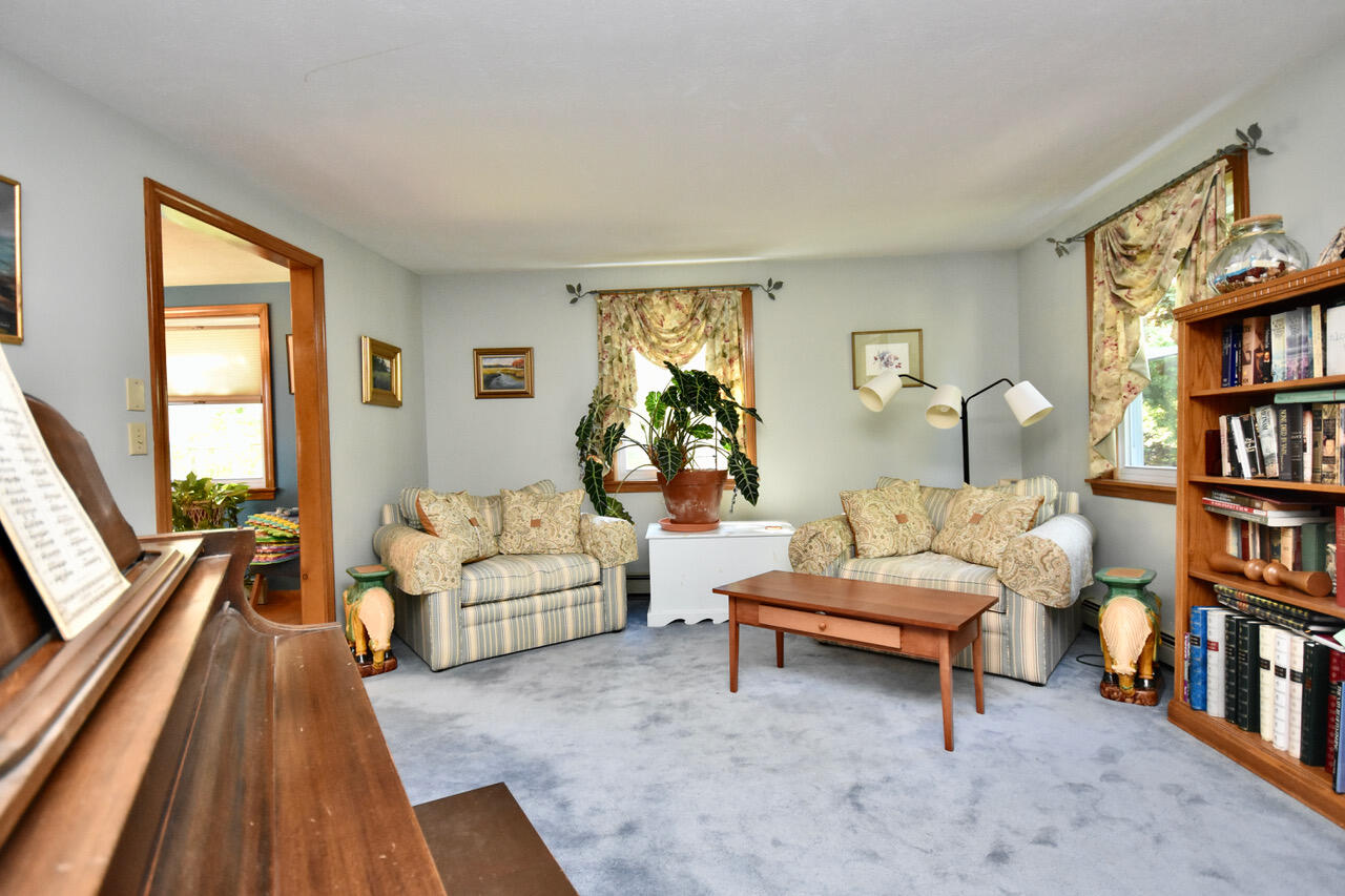 7 Valley Road Cape Elizabeth, ME 04107 - Photo 5 of 38 7 VALLEY LR DSC_6772