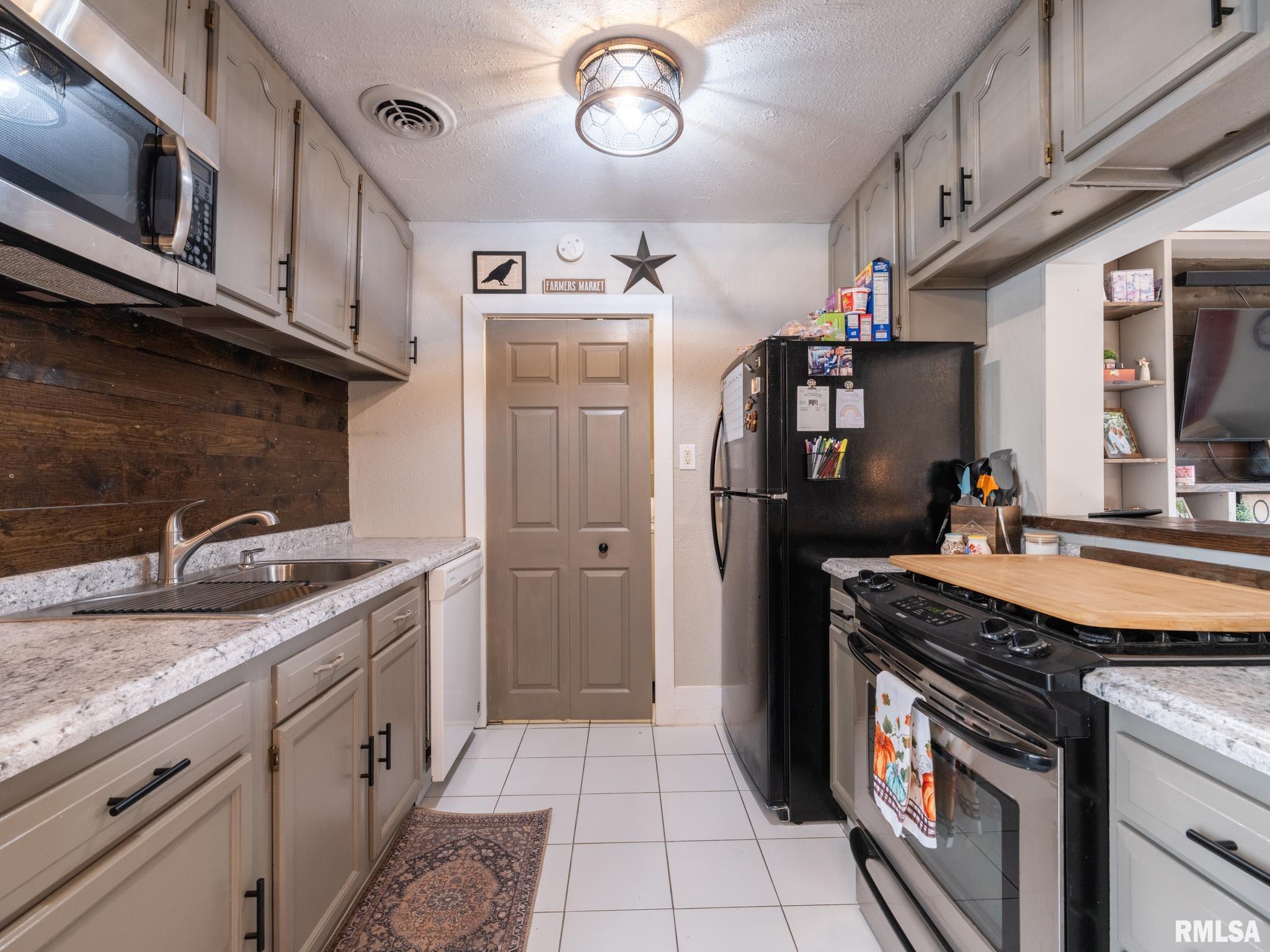 105 Radisson Road Marquette Heights, IL 61554 - Photo 18 of 48 Gallery Image 18