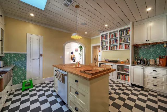 $5,900 | 1704 Alameda Drive, Austin, TX 78704