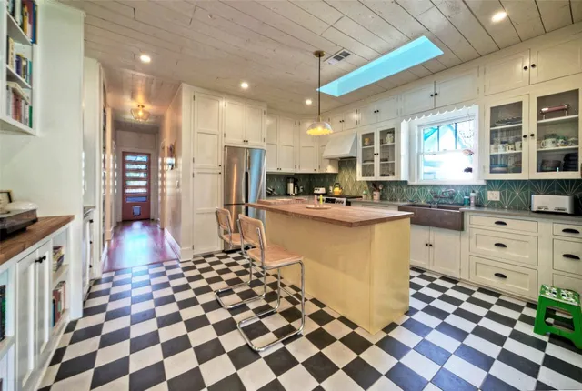 $5,900 | 1704 Alameda Drive, Austin, TX 78704