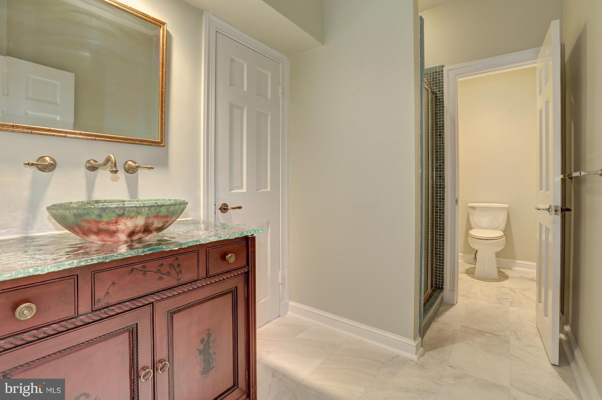 10005 Kendale Road Potomac, MD 20854 - Photo 11 of 30 Bath on main level