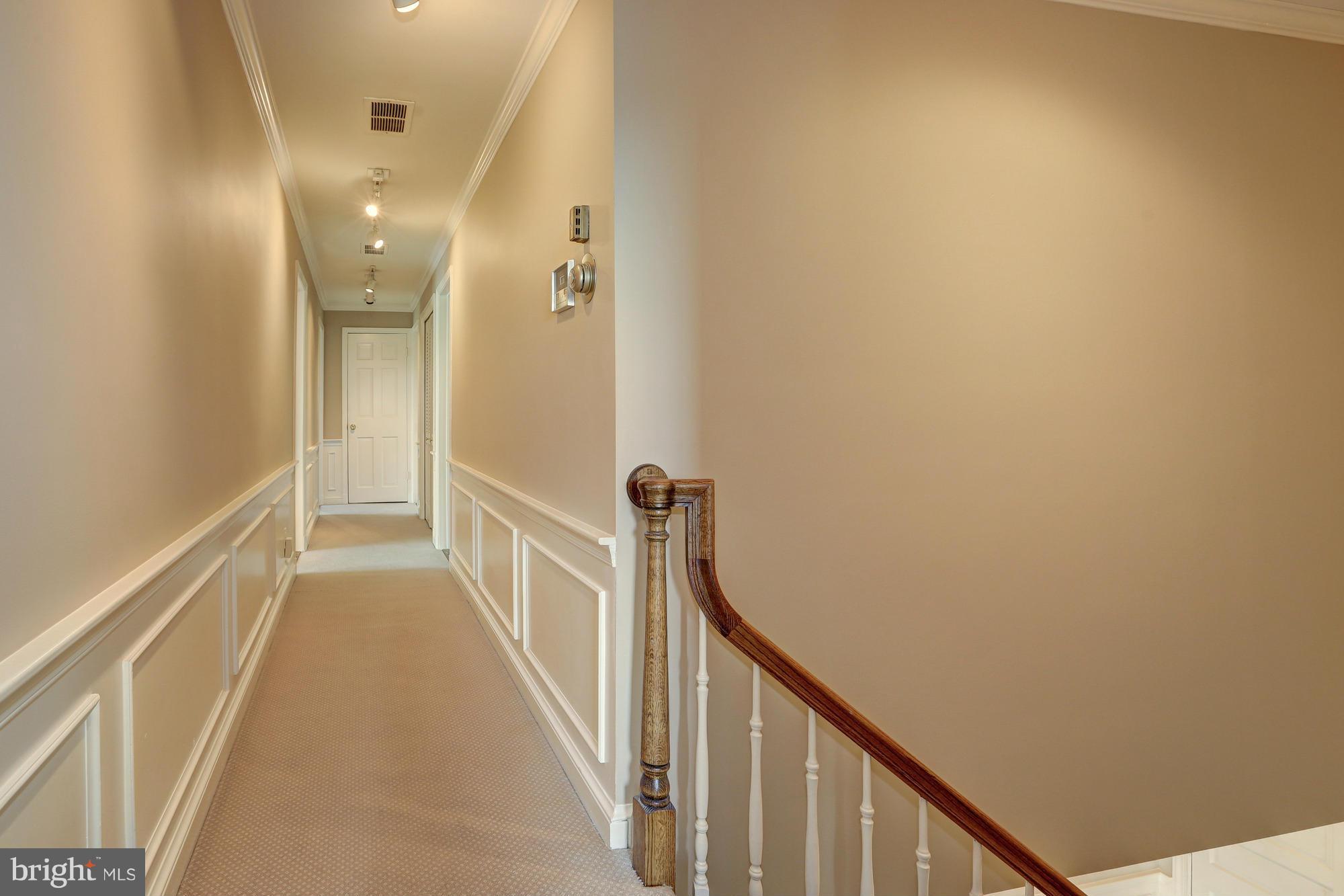 10005 Kendale Road Potomac, MD 20854 - Photo 14 of 30 Hallway