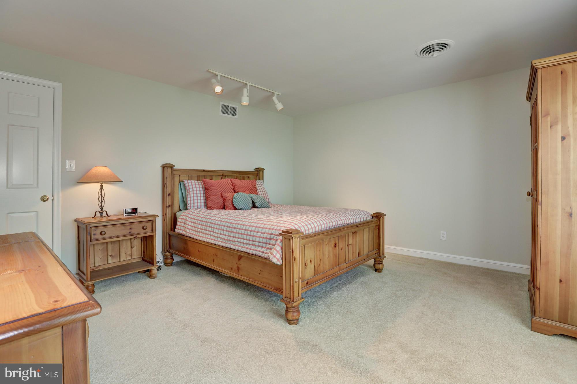 10005 Kendale Road Potomac, MD 20854 - Photo 18 of 30 Bedroom