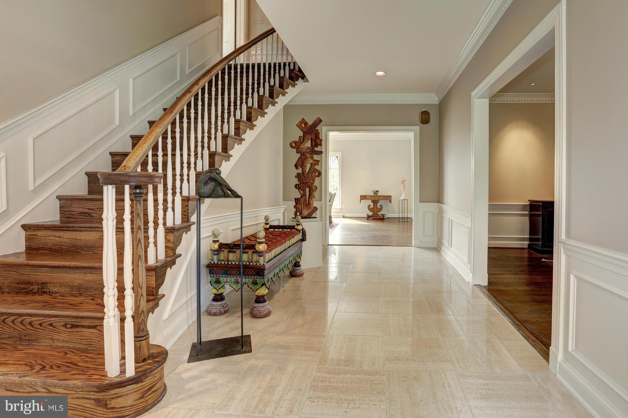 10005 Kendale Road Potomac, MD 20854 - Photo 3 of 30 Foyer entry