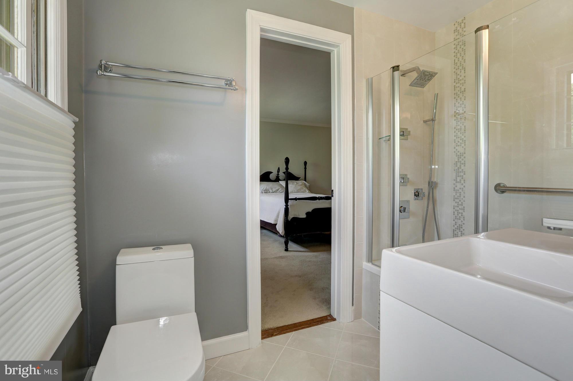 10005 Kendale Road Potomac, MD 20854 - Photo 22 of 30 Bathroom connecting two bedrooms