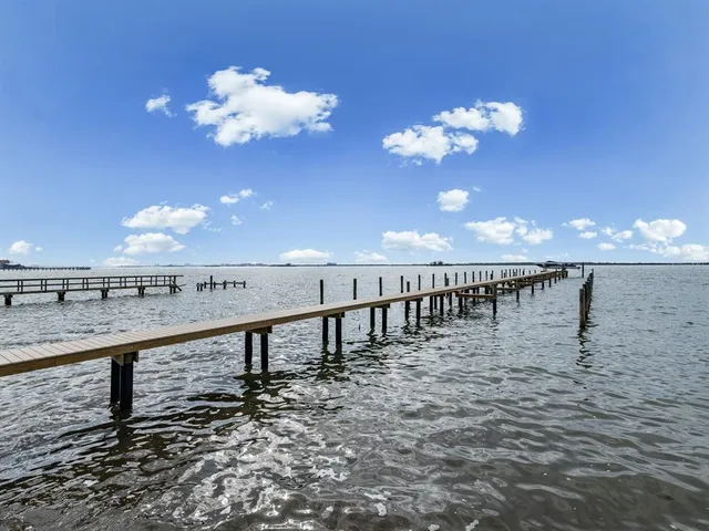 a view of entryway with chandelier