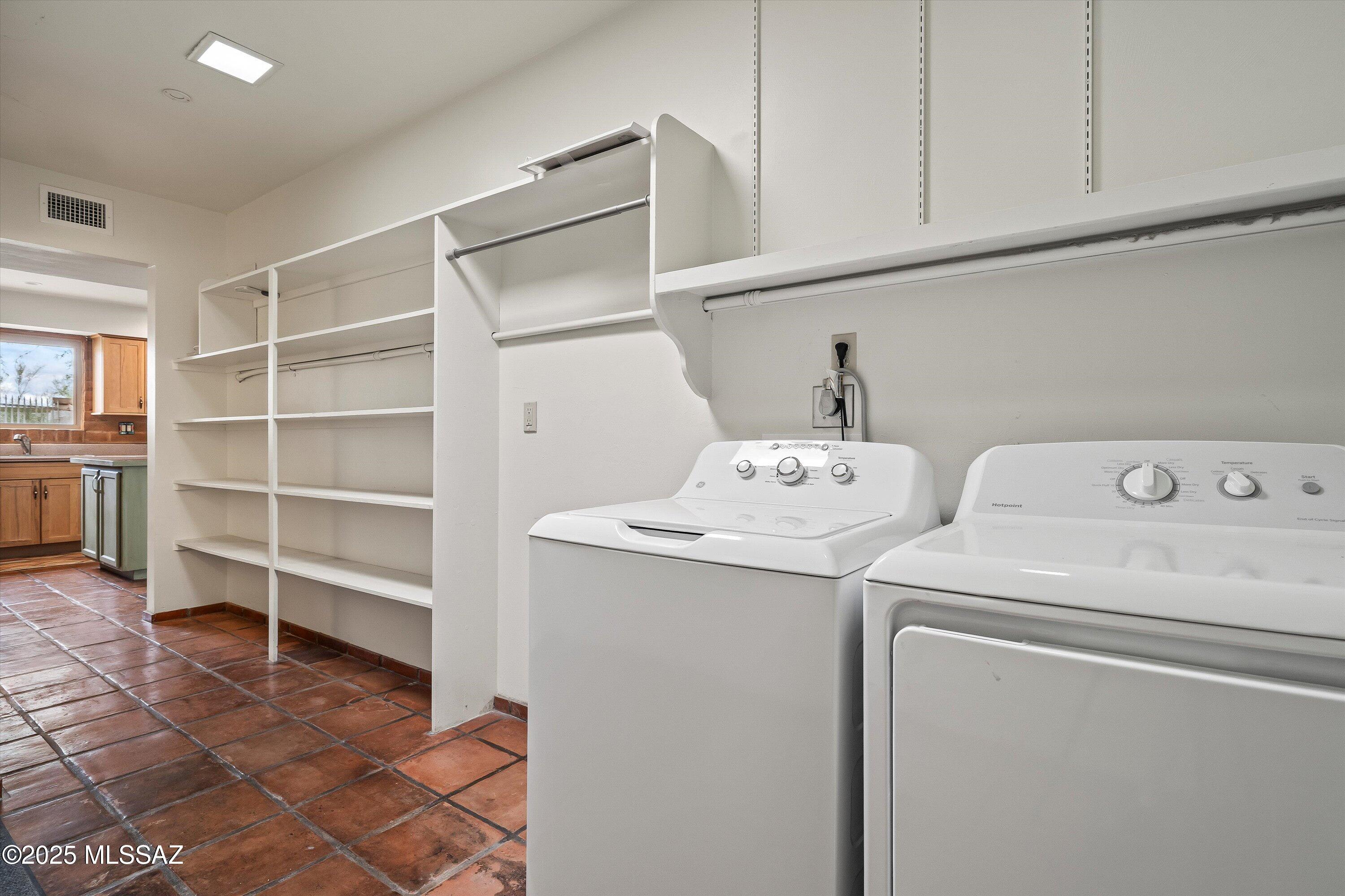 1601 West Sunset Road Tucson, AZ 85704 - Photo 32 of 47 32-Laundry Room