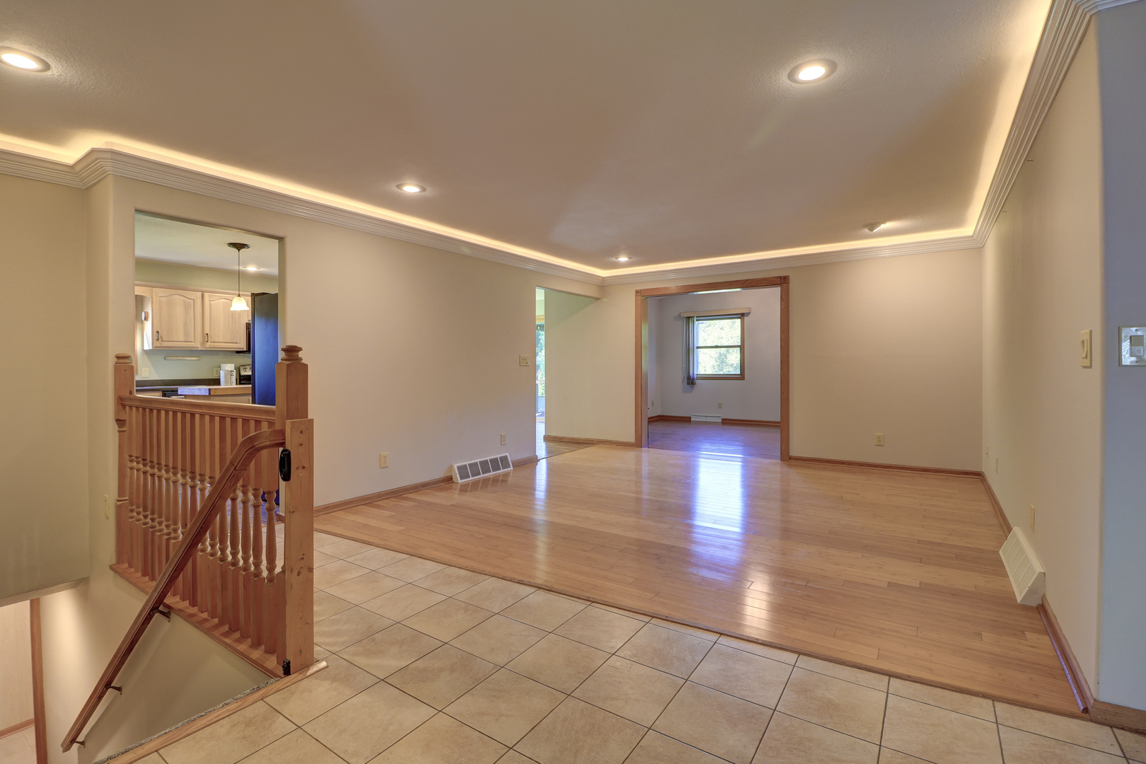 681 West Deer Creek Road Clinton, IA 52732 - Photo 9 of 51
