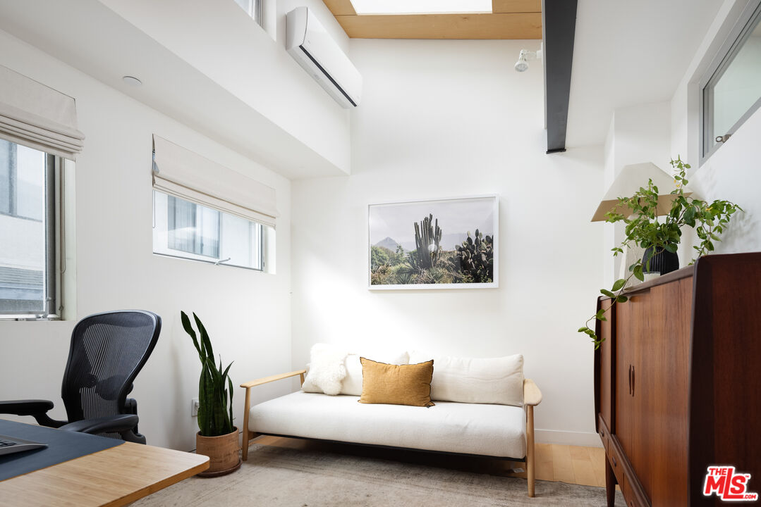 351 Sunset Avenue, Unit 5 Venice, CA 90291 - Photo 20 of 29 a living room with furniture and a potted plant