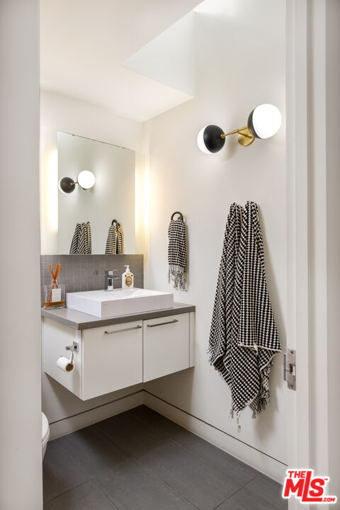 351 Sunset Avenue, Unit 5 Venice, CA 90291 - Photo 21 of 29 a bathroom with a sink and mirror