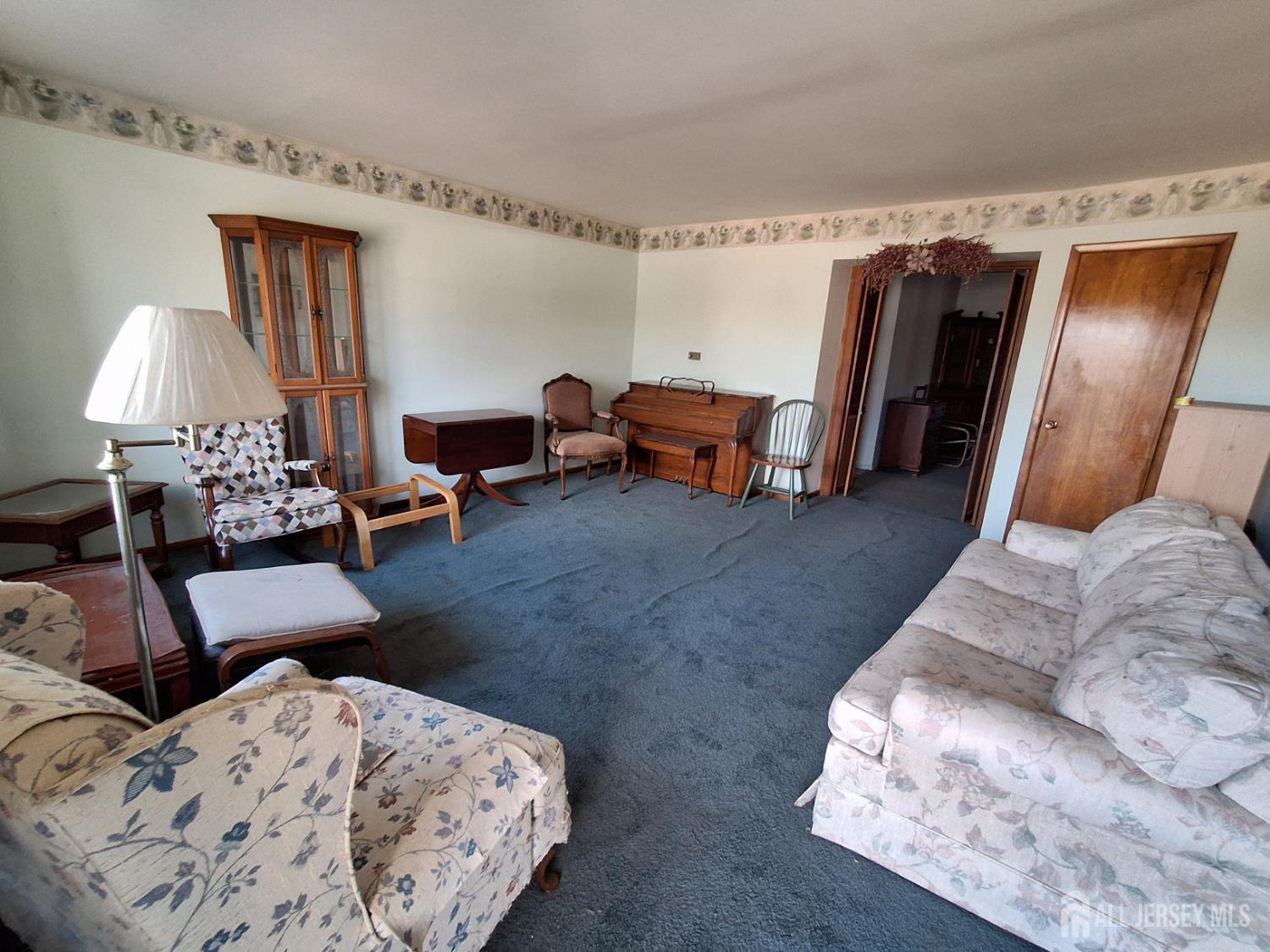 6 Nicholas Court Milltown, NJ 08850 - Photo 5 of 30 a living room with furniture and a lamp