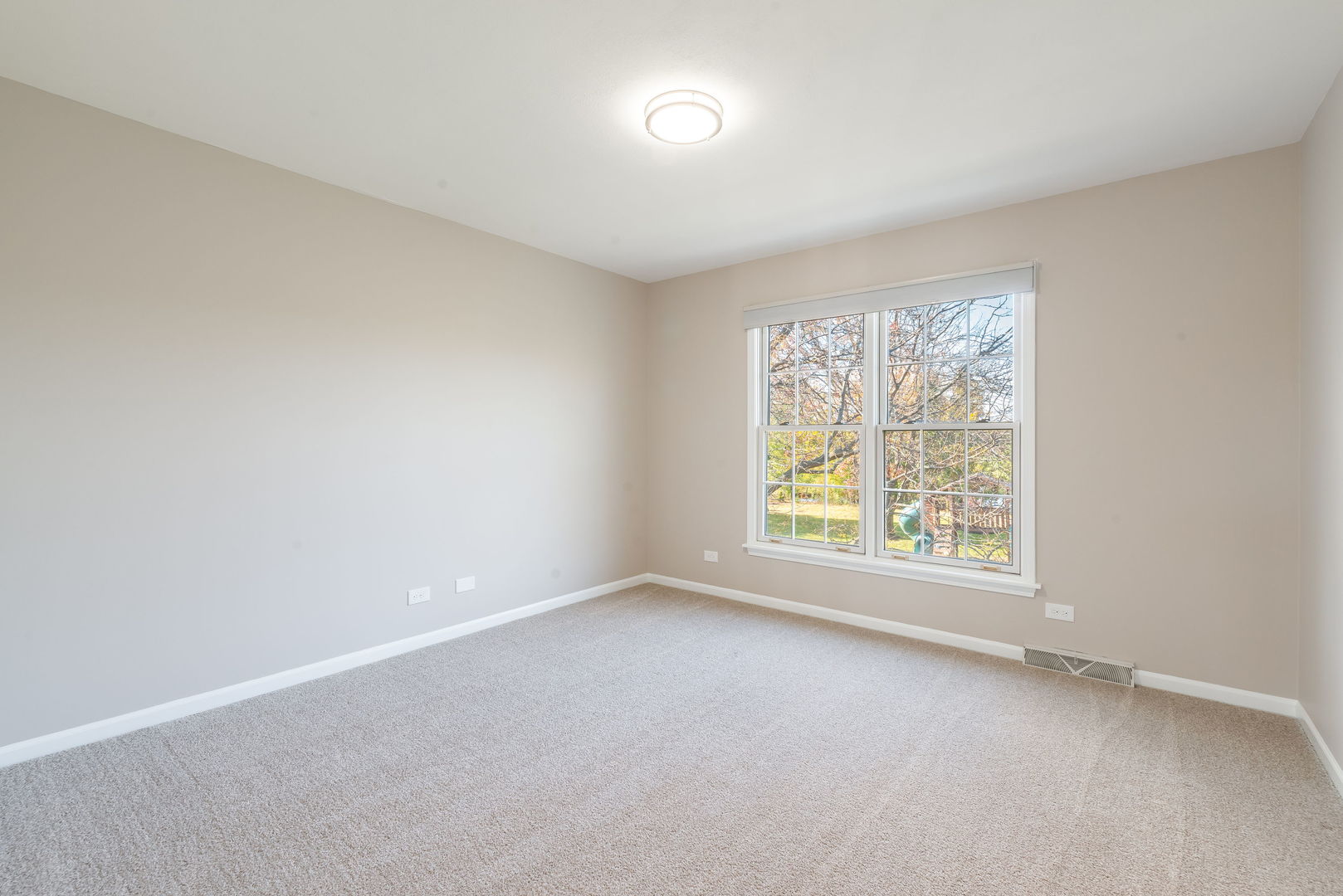 2147 Fargo Boulevard Geneva, IL 60134 - Photo 16 of 27 an empty room with windows