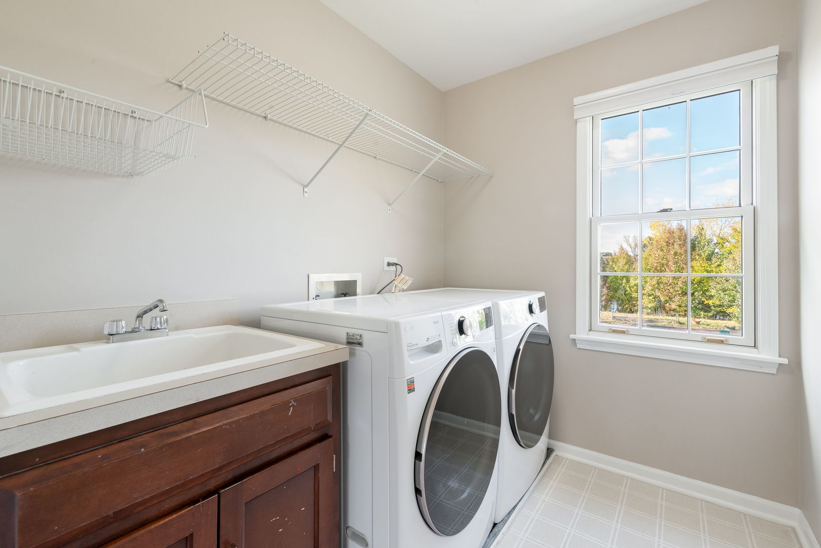2147 Fargo Boulevard Geneva, IL 60134 - Photo 18 of 27 a utility room with dryer and washer