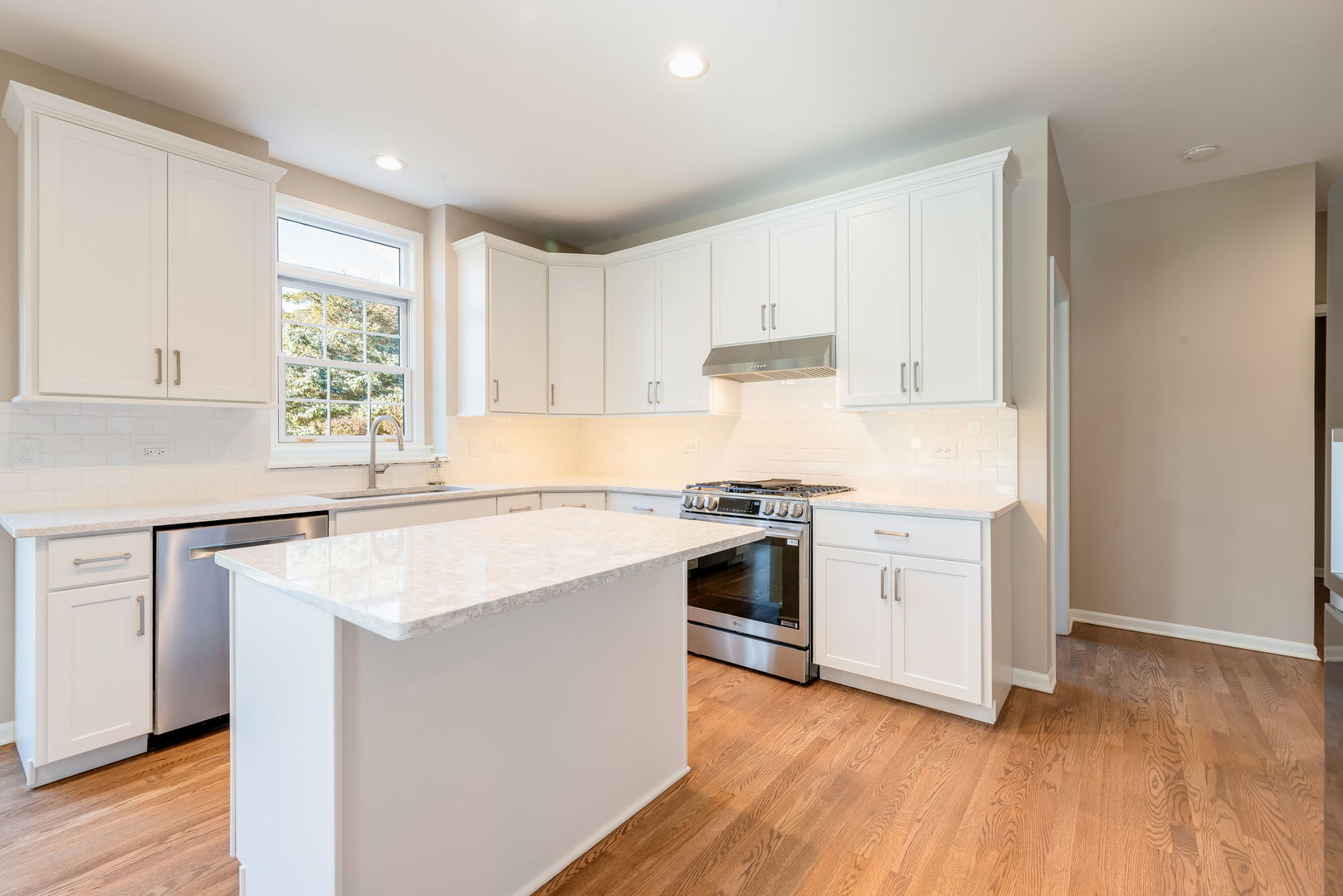 2147 Fargo Boulevard Geneva, IL 60134 - Photo 9 of 27 a kitchen with granite countertop white cabinets and white appliances