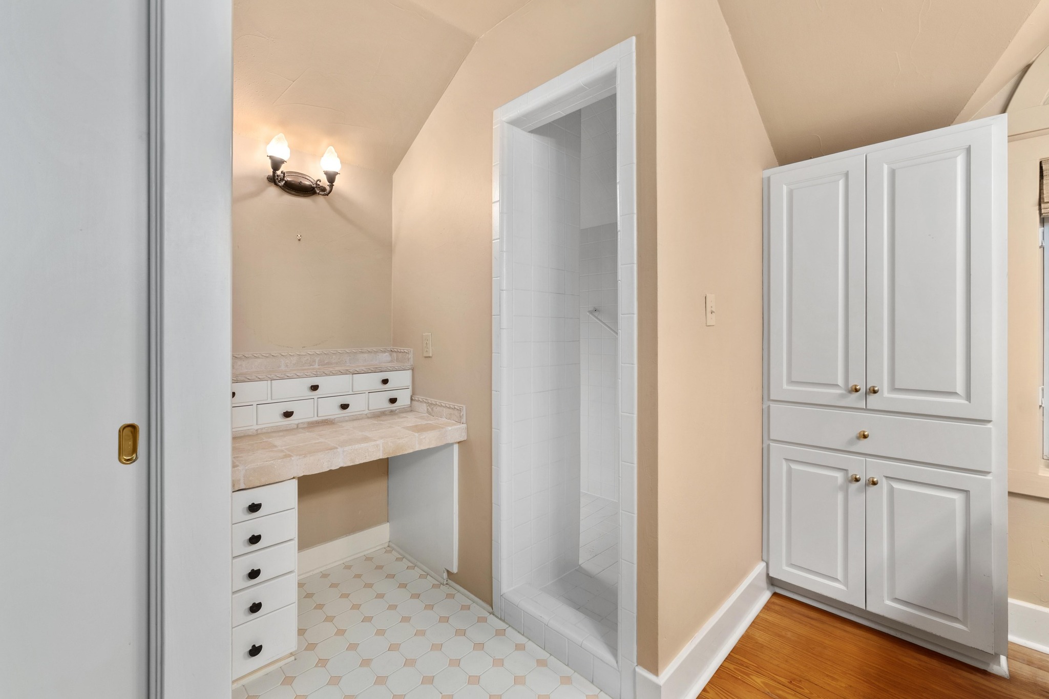 1502 Murray Lane Austin, TX 78703 - Photo 17 of 33 a view of bathroom with shower