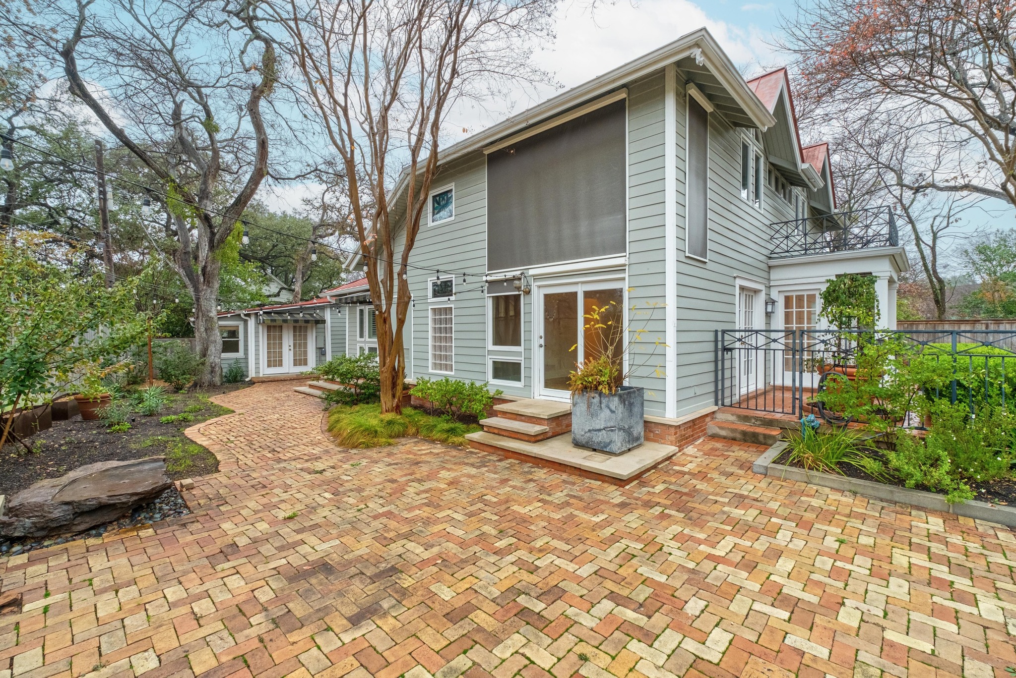 1502 Murray Lane Austin, TX 78703 - Photo 29 of 33 a view of a house with backyard and sitting area