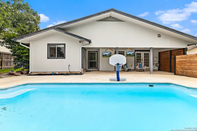 $275,000 | 133 Bolerio Drive, Universal City, TX 78148