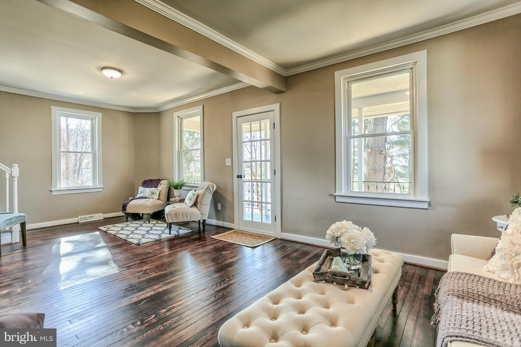 6524 Gilardi Road Boonsboro, MD 21713 - Photo 4 of 30 Living Room