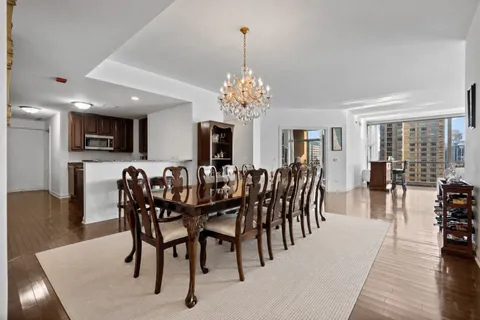$1,375,000 | 21 East Huron Street, Unit 2803, Chicago, IL 60611