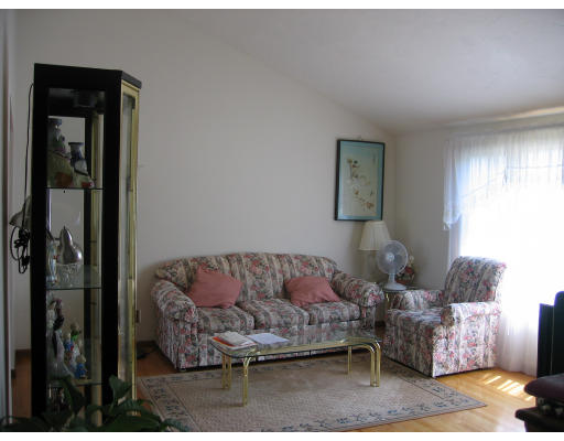 21 Old Farm Road Randolph, MA 02368 - Photo 3 of 9 Gallery Image 3