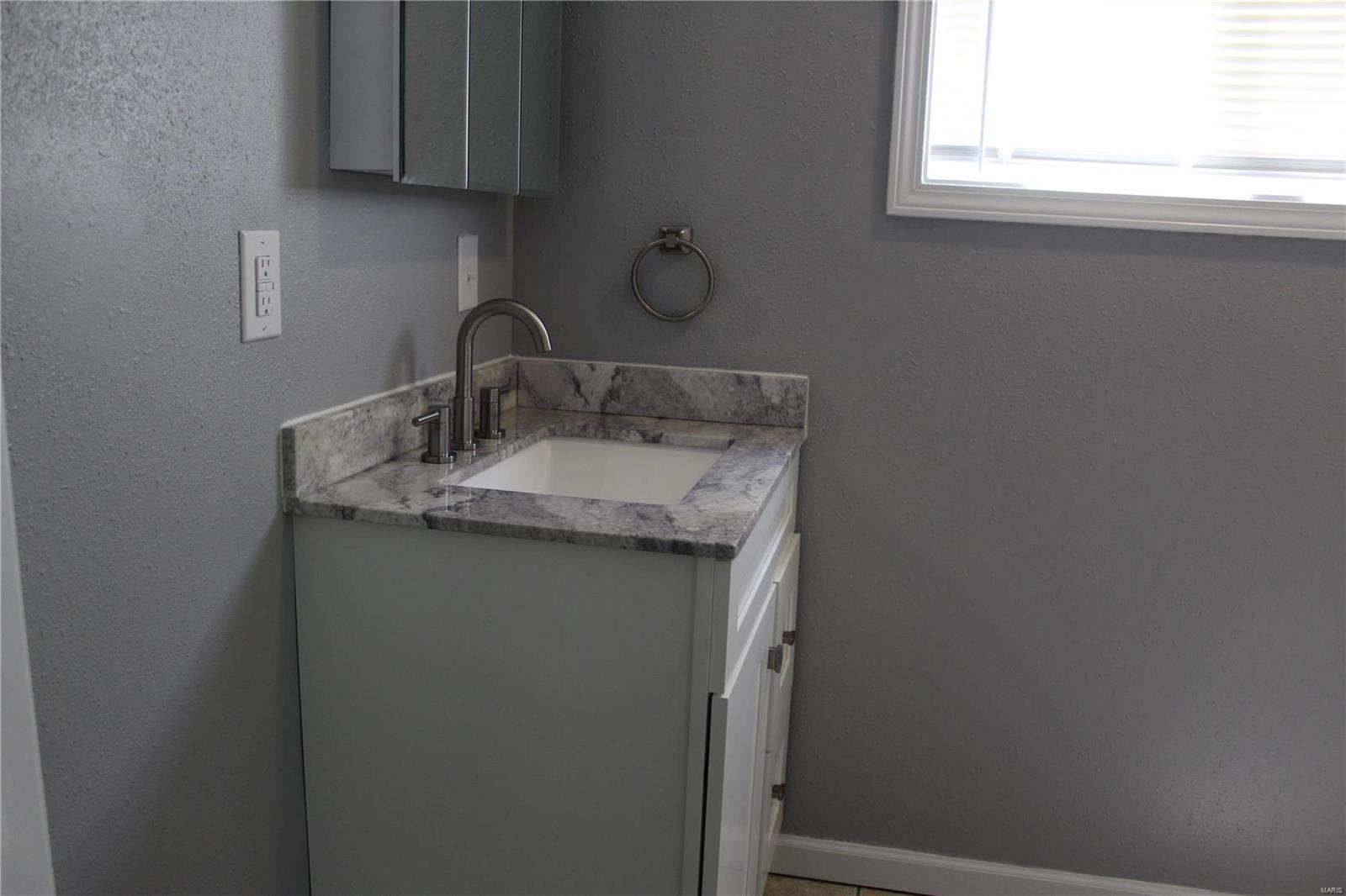 1634 Seminary Street Alton, IL 62002 - Photo 14 of 39 Gallery Image 14