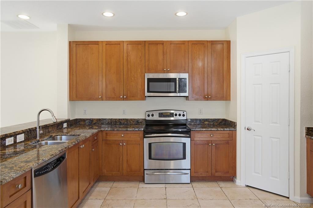103 Cat Rock Lane Jupiter, FL 33458 - Photo 16 of 32 a kitchen with a sink stove and microwave