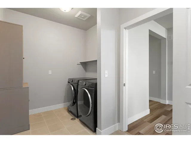 a view of a livingroom with a washer and dryer