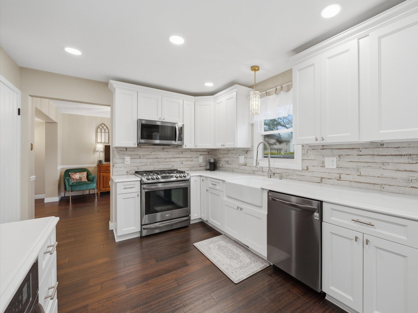 1335 Leverenz Road Naperville, IL 60564 - Photo 13 of 39