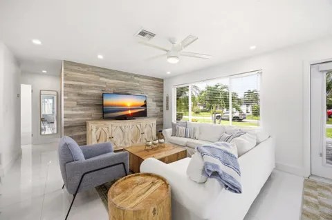 $799,000 | 817 Southeast 16th Street, Deerfield Beach, FL 33441