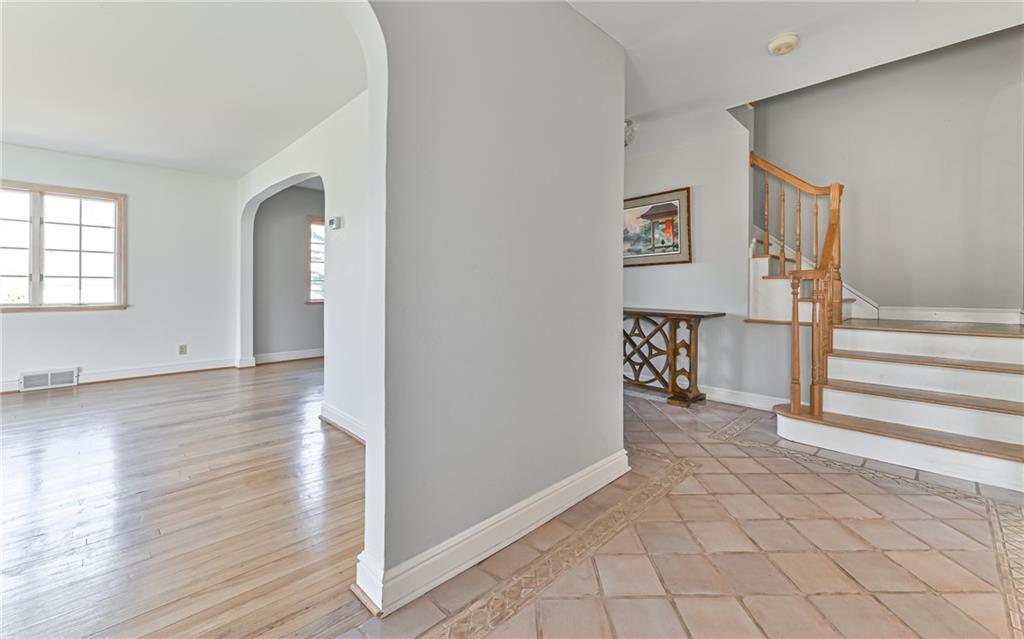 608 Field Club Road Pittsburgh, PA 15238 - Photo 2 of 25 Gallery Image 2