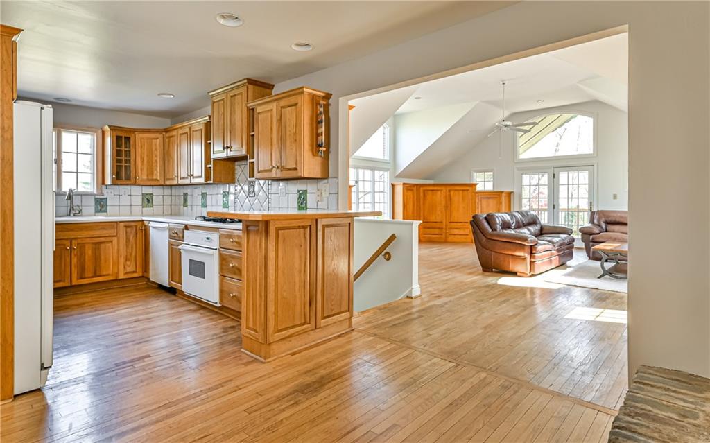 608 Field Club Road Pittsburgh, PA 15238 - Photo 8 of 25 Gallery Image 8
