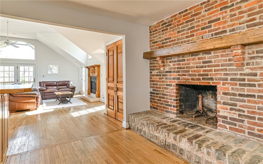 608 Field Club Road Pittsburgh, PA 15238 - Photo 9 of 25 Gallery Image 9
