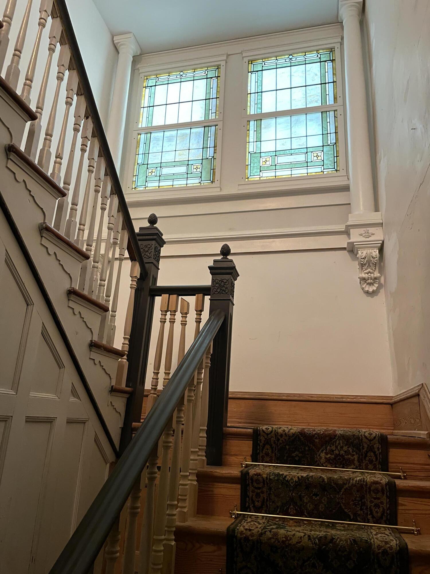 806 Ninevah Road Frankfort, KY 40601 - Photo 16 of 28 Stairway