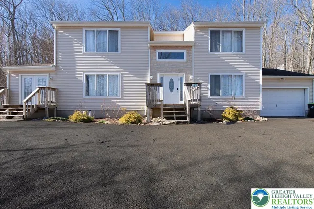 $419,000 | 27 Brunswick Dr Mount, Mount Pocono, PA 18344