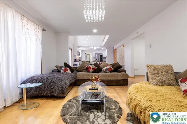 $399,008 | 27 Brunswick Dr Mount, Mount Pocono, PA 18344