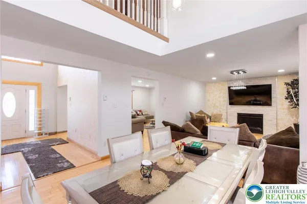 $399,008 | 27 Brunswick Dr Mount, Mount Pocono, PA 18344