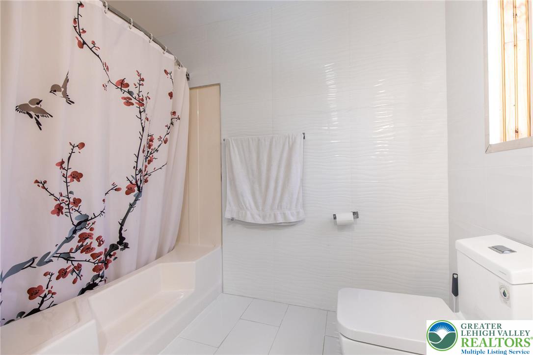 27 Brunswick Dr Mount Mount Pocono, PA 18344 - Photo 31 of 35