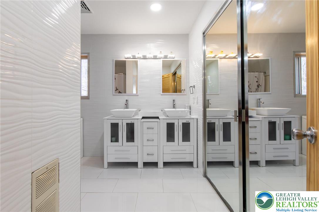 27 Brunswick Dr Mount Mount Pocono, PA 18344 - Photo 32 of 35