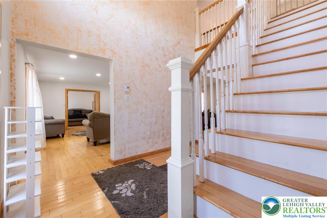 27 Brunswick Dr Mount Mount Pocono, PA 18344 - Photo 7 of 35