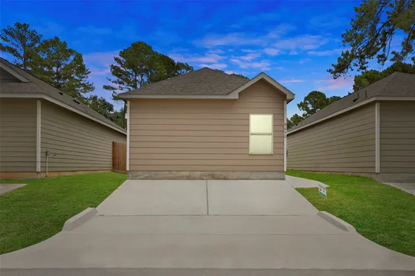 $1,195 | 9650 Warm Spring, Willis, TX 77318