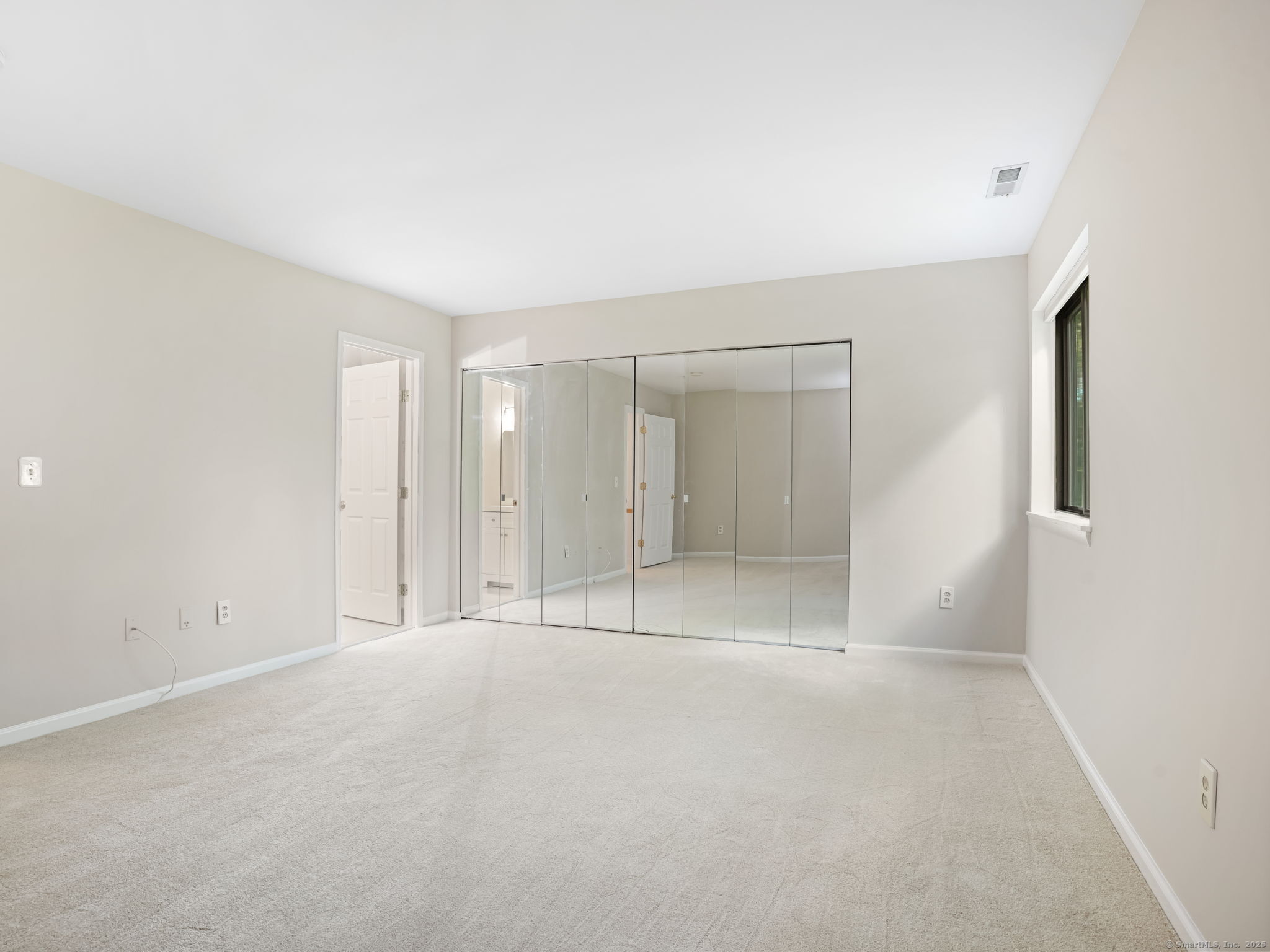 123 Old Belden Hill Road, Unit 40 Norwalk, CT 06850 - Photo 15 of 26 Primary Bedroom