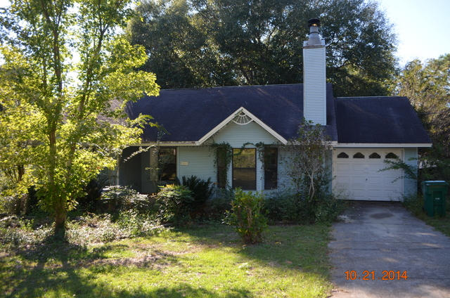 166 Ridge Lake Road Crestview, FL 32536 - Photo 1 of 19 a front view of a house with garden