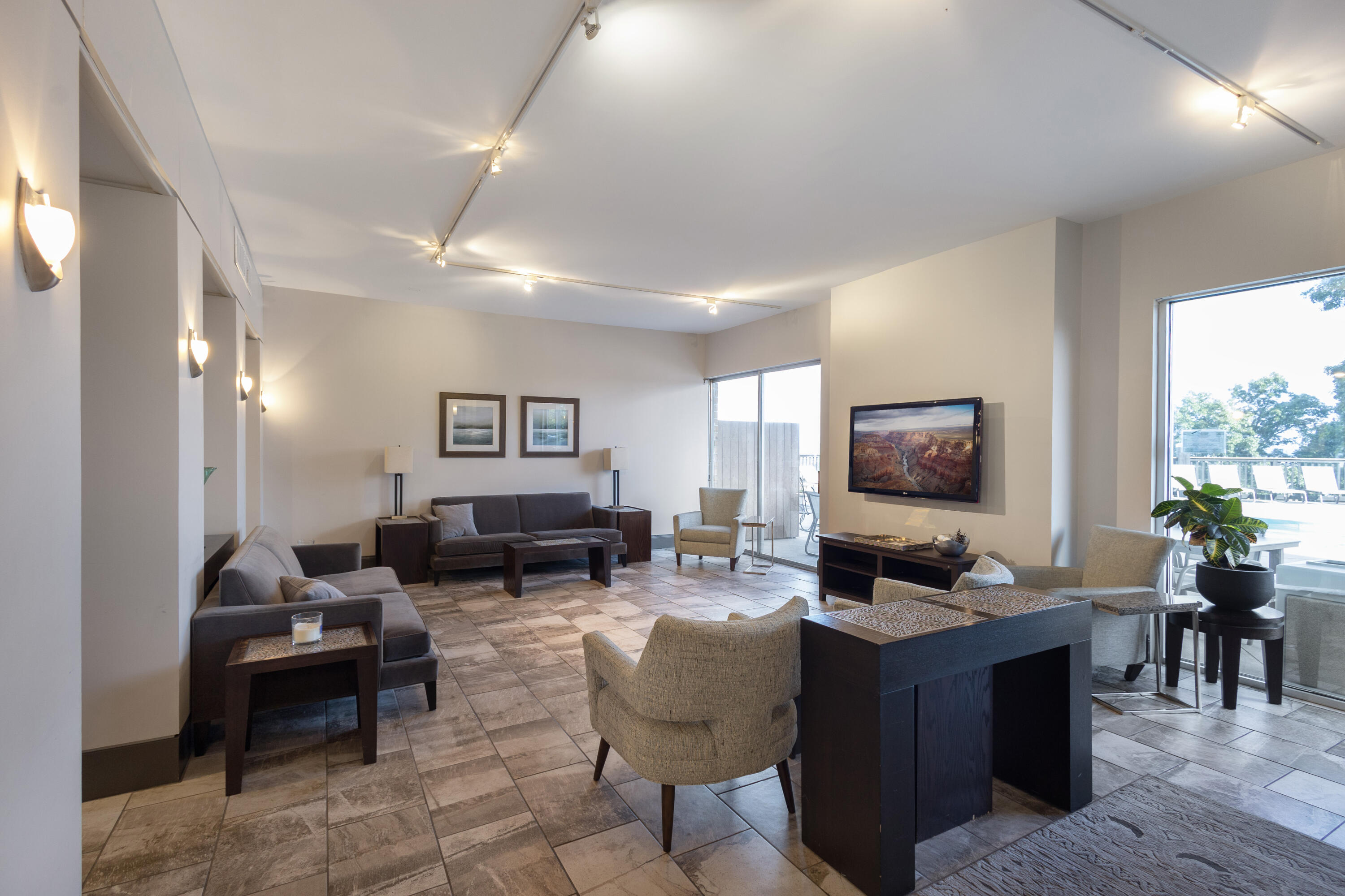 1131 Stringers Ridge Road, Unit 5D Chattanooga, TN 37405 - Photo 52 of 62 Club Room
