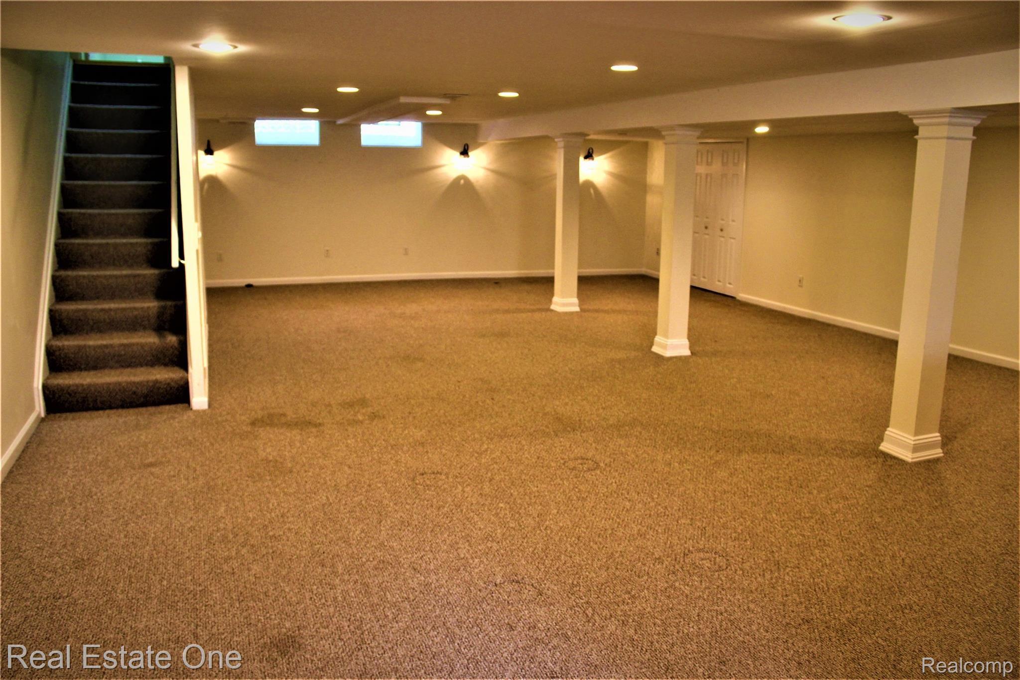 648 Kentucky Drive Rochester, MI 48307 - Photo 21 of 21 1-20.jpg