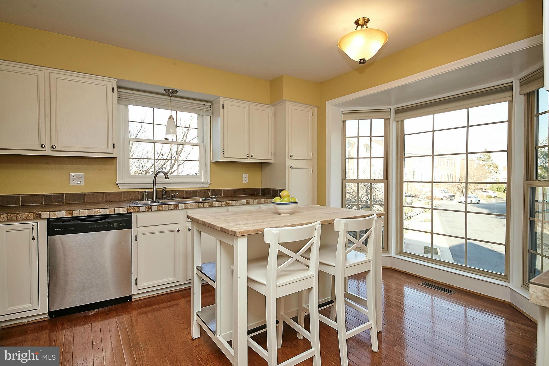 46814 Rabbitrun Terrace Sterling, VA 20164 - Photo 8 of 22 Kitchen