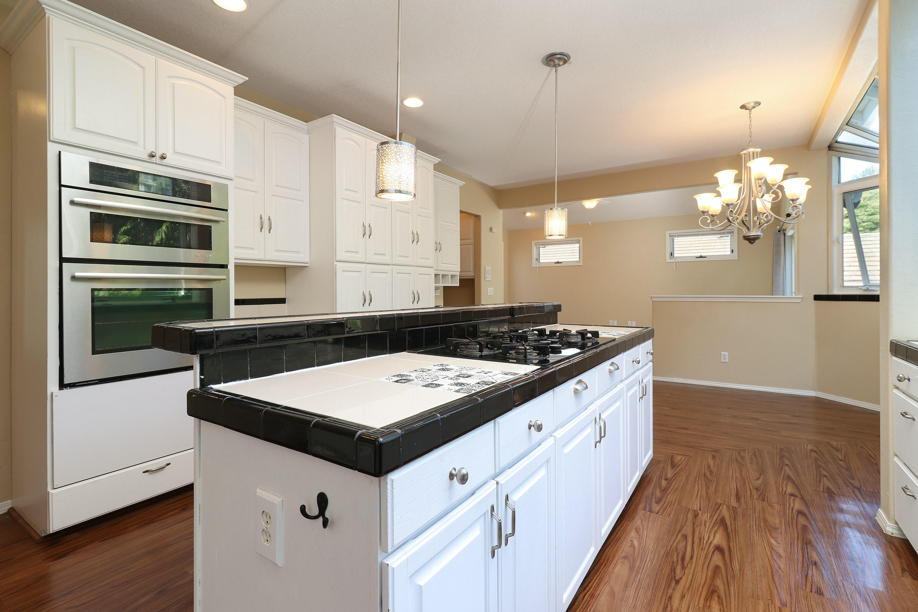 9809 Northwest Engleman Street Portland, OR 97229 - Photo 7 of 28 9809 NW Engleman St - 07