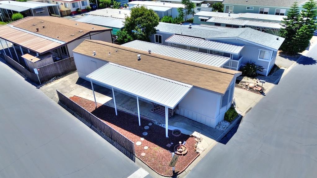 3506 Homestead Way Ceres, CA 95307 - Photo 33 of 39 an aerial view of a balcony with chairs