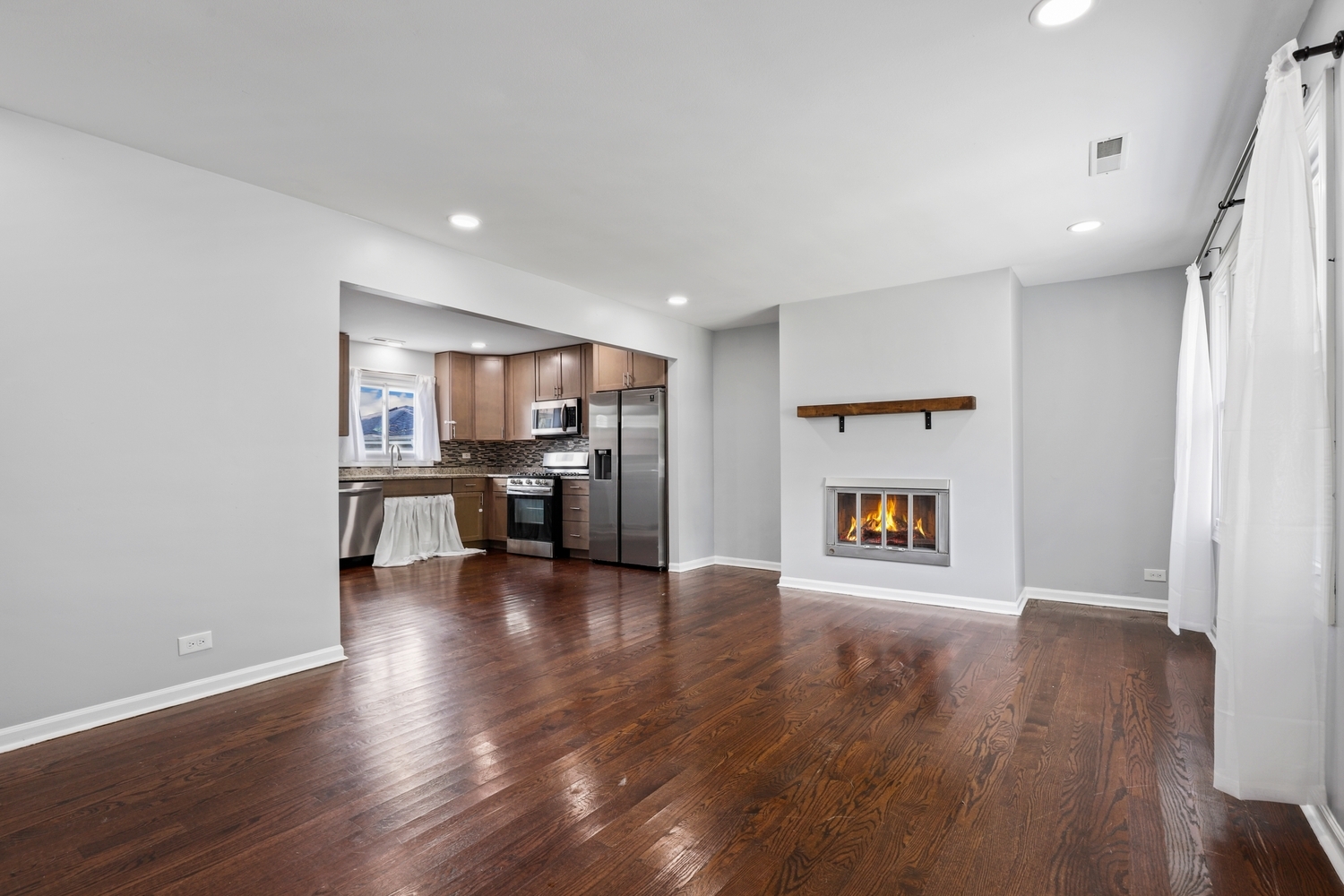 6243 Birmingham Street Chicago Ridge, IL 60415 - Photo 6 of 26 Gallery Image 6